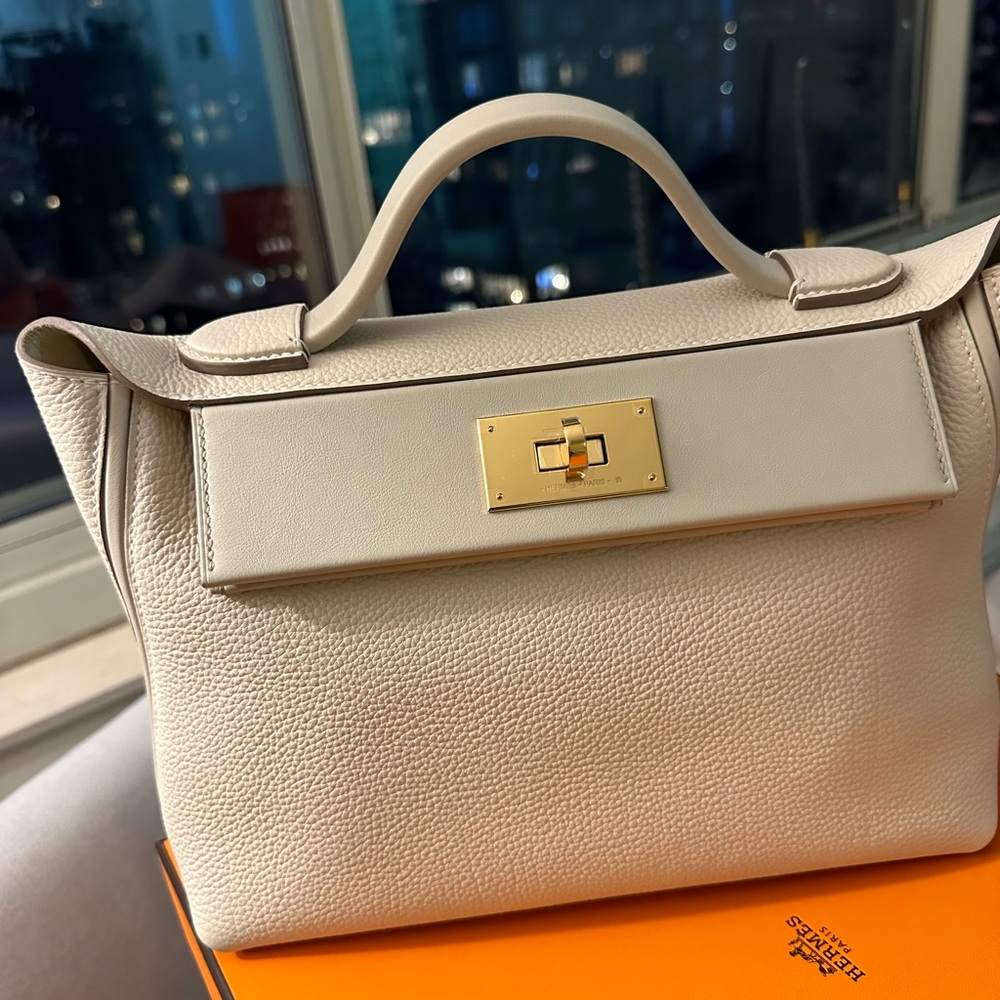 A true masterpiece. This Hermes -a perfect combination of functionality + luxury